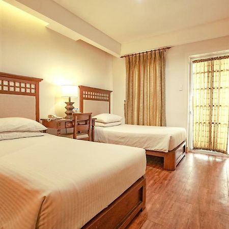 Hotel Emilia Davao Stadt Exterior foto