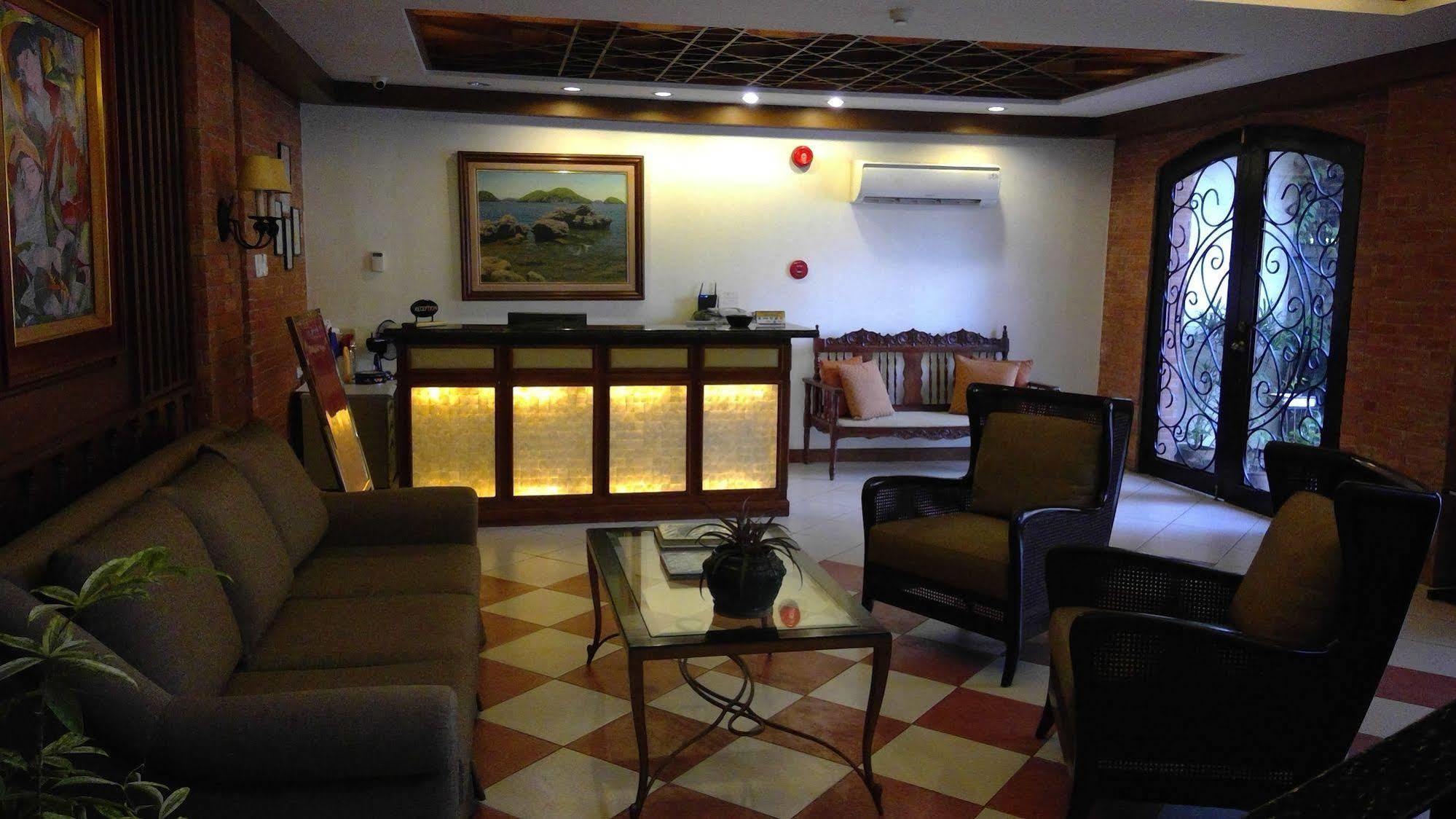Hotel Emilia Davao Stadt Exterior foto