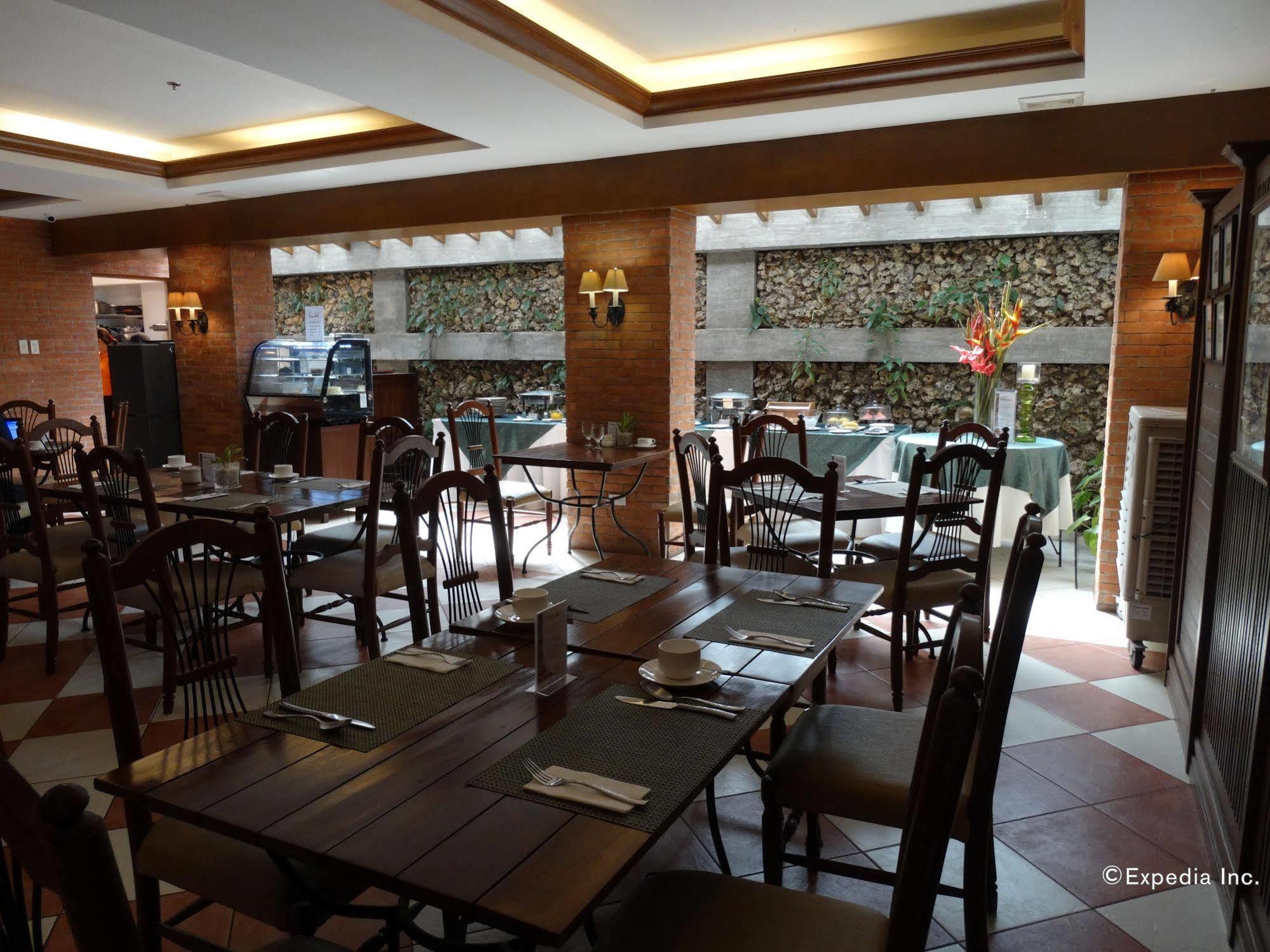 Hotel Emilia Davao Stadt Exterior foto