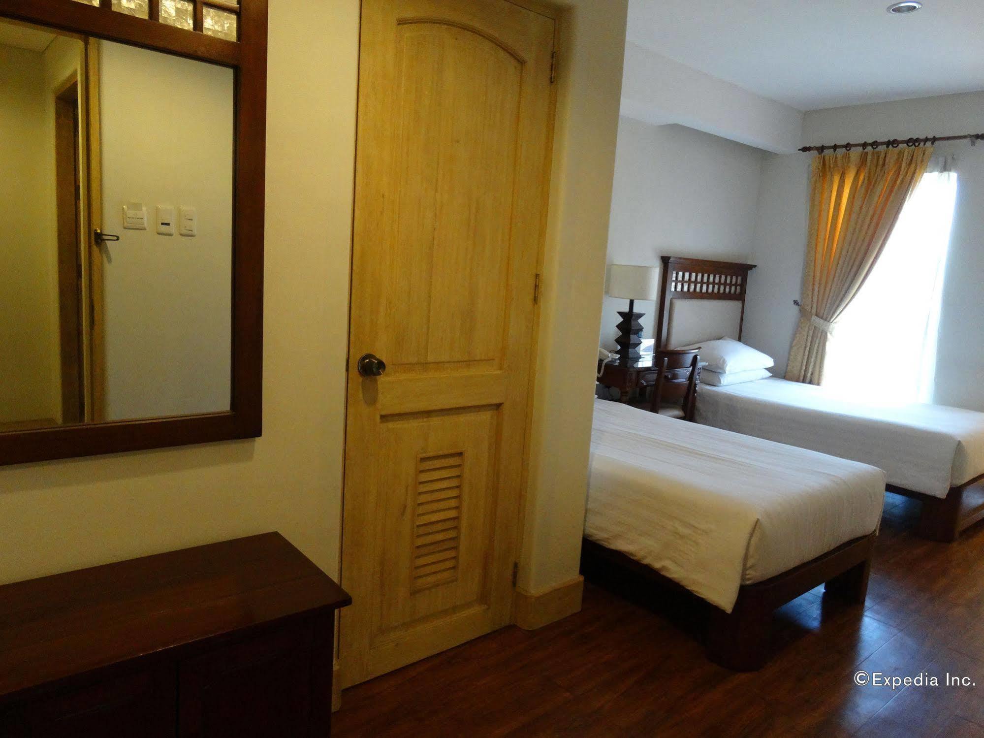 Hotel Emilia Davao Stadt Exterior foto