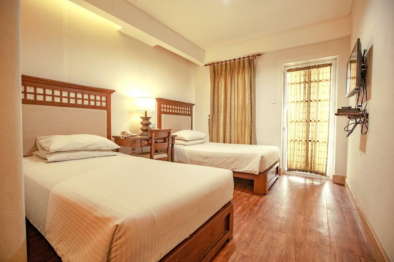 Hotel Emilia Davao Stadt Exterior foto