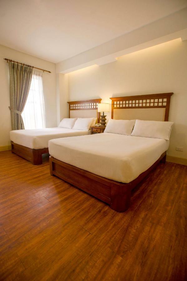 Hotel Emilia Davao Stadt Exterior foto