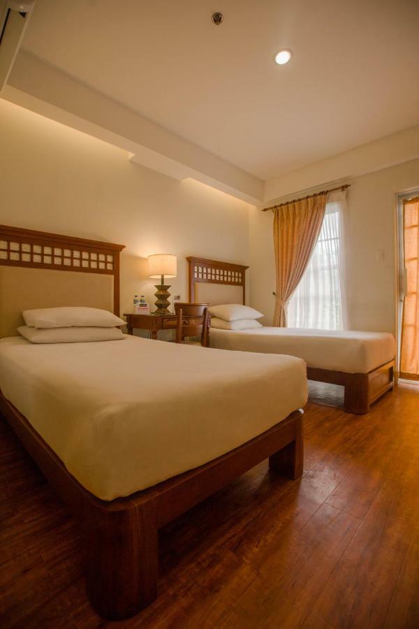 Hotel Emilia Davao Stadt Exterior foto